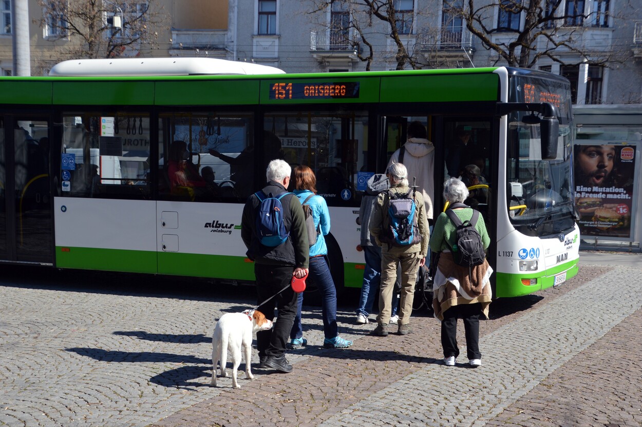 Linie 151 - Gaisbergbus am Mirabellplatz
