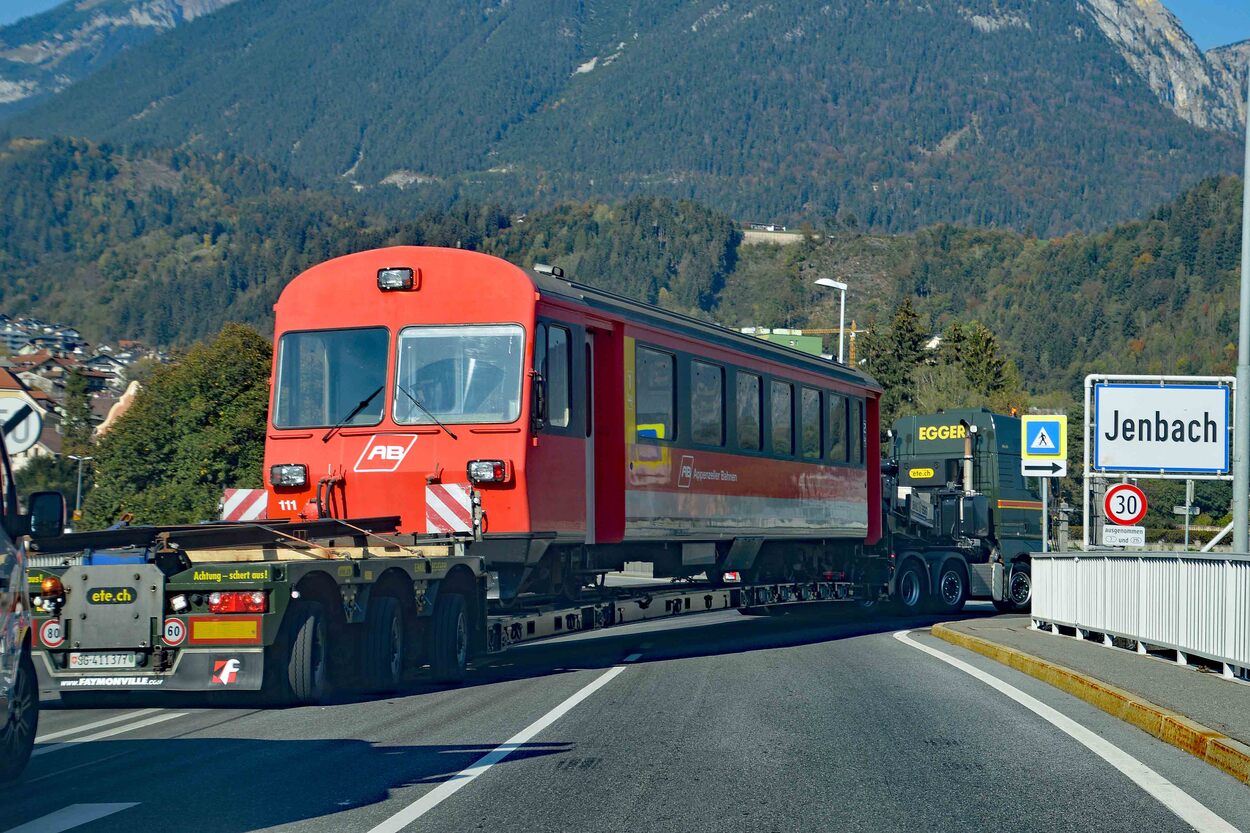 Transport der Appenzellerbahn-Triebwagen zur Achenseebahn