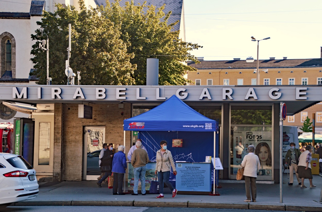 Info-Stand Club SKGLB am Mirabellplatz beim Schrannenmarkt